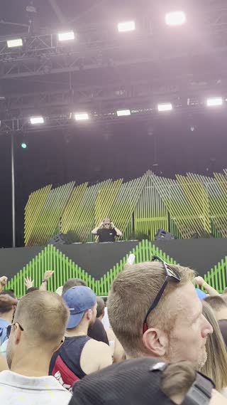 Video from Hernan Cattaneo (Scène Fizz) on August 23, 2025