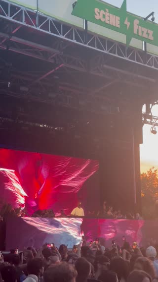 Video from Black Coffee @ OfF Piknic, Montréal on July 1, 2025