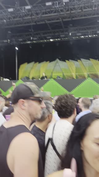 Video from Hernan Cattaneo (Scène Fizz) on August 23, 2025