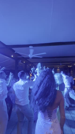 Video from Julia & Costa on April 27, 2025