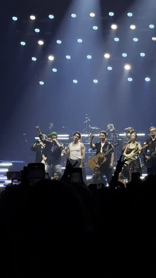 Video from Jonas Brothers, The Tour, Salt Lake City on November 5, 2023