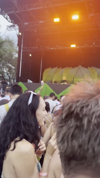 Video from Hernan Cattaneo (Scène Fizz) on August 23, 2025