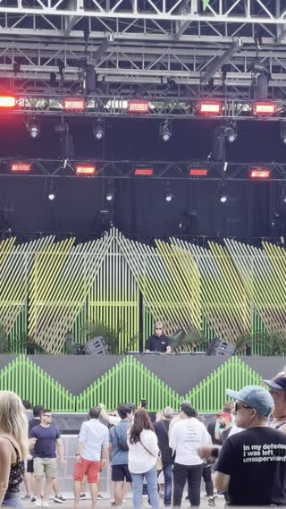 Video from Hernan Cattaneo (Scène Fizz) on August 23, 2025