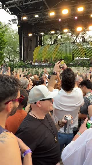 Video from All Day I Dream @ OfF Piknic, Montréal on June 7, 2025