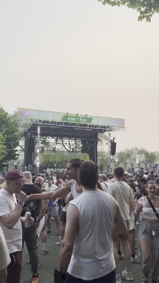 Video from All Day I Dream @ OfF Piknic, Montréal on June 7, 2025